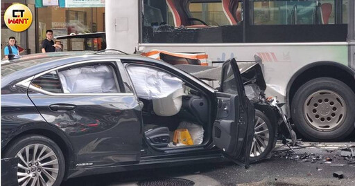 78歲翁紅燈暴衝釀5車連環撞 身分被挖「公司董座」!未考照還天天上路