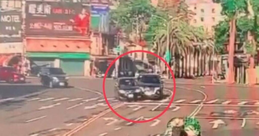 轉彎未禮讓!高雄路口「2車對撞」畫面曝 酒駕男肇逃自首落網