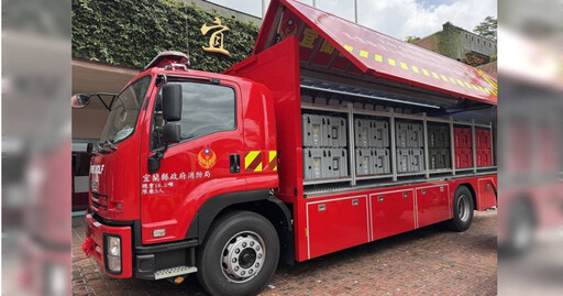 台2線貨櫃車凌晨失控墜坡 駕駛脫困送醫無生命危險