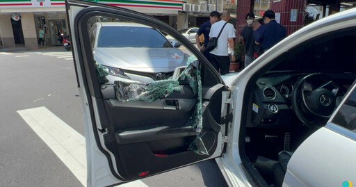 三峽警匪激烈追逐! 賓士豪車車手倒車猛撞警車落網
