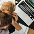 銀行女副總年薪破300萬！私下「身兼7差」遭抓包被資遣 怒告銀行吃敗訴