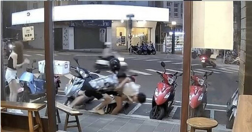 澎湖街頭酒醉男大打出手! 熱褲妹跪地苦勸無效引圍觀