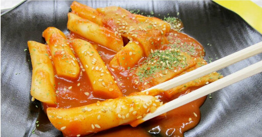 她嫌辣炒年糕太鹹要店家退費 驚動警方到場