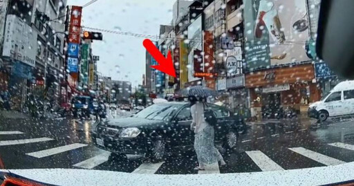 行人地獄!孕婦走斑馬線險遭違規車擊落 網怒:這駕駛78歲?
