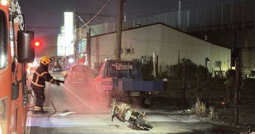 電動自行車突發火燒車!屏東潮州驚險跳車逃生