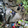 連假出遊遇劫！女駕駛載德籍友「墜15米深山谷」 雙雙掛彩送醫
