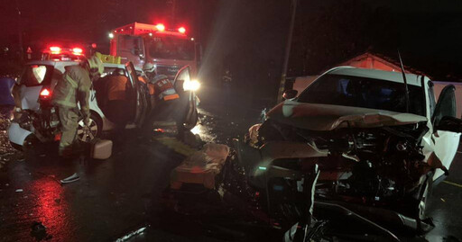 台南2車碰撞車頭全毀「3人無呼吸心跳」 送醫搶救均不治