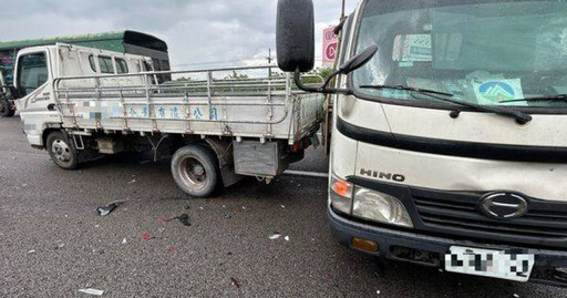 國道驚魂!4車連環追撞 轎車變形現場火爆無傷驚險逃生