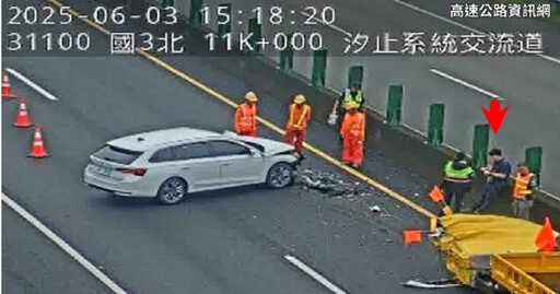 國道工程緩撞車再遭高速追撞! 汐止匝道驚險一刻車頭嚴重毀損
