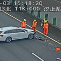 國道工程緩撞車再遭高速追撞！ 汐止匝道驚險一刻車頭嚴重毀損