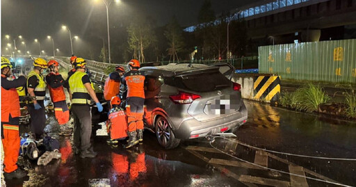 76歲老翁凌晨自撞橋墩 車頭嵌入慘死現場怵目驚心