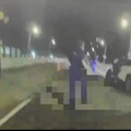 生前本該進勒戒所！通緝犯駕車撞警遭擊斃 母親沉痛步入醫院