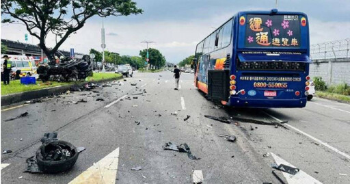 北市撫遠街重大車禍!小客車換車道猛撞「母子雙亡」 遊覽車司機喊冤