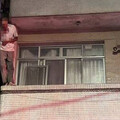 台南新營豪宅突爆火海！ 67歲屋主被困2樓陽台險象環生
