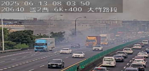 桃園蘆竹回收廠深夜大火! 濃煙瀰漫國道2號「車流回堵2公里」