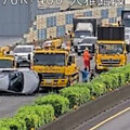 國1台中段轎車側翻佔2車道 警到場排除待釐清肇因