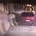 國道雪隧母女為「播歌」大吵大打！ 手機丟窗外爆荒謬肉搏戰