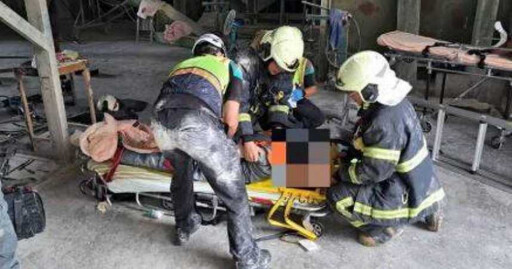 獨子右腳捲入粉碎機變形「失血過多身亡」 父母哭癱喚不回
