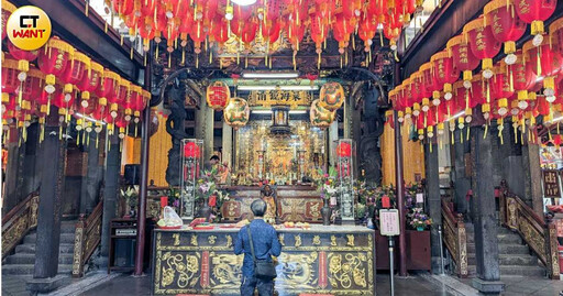 古蹟難修2/西班牙男酒後毀古蹟狂擦門神 「秦叔寶」慘遭融蝕竟不起訴