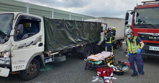 台74線3車連環撞! 年輕駕駛卡車內命危送醫搶救