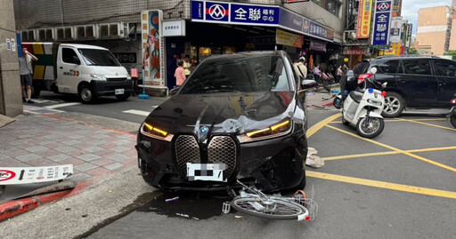 北市又傳7旬翁駕暴衝!豪車人行道上猛撞 波及16輛車1行人