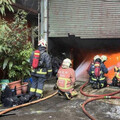 緊閉門窗！新北樹林鐵皮工廠清晨大火 濃煙飄散板橋、新莊