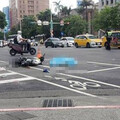 吊車右轉撞機車釀1死1傷 駕駛肇事逃逸被攔停