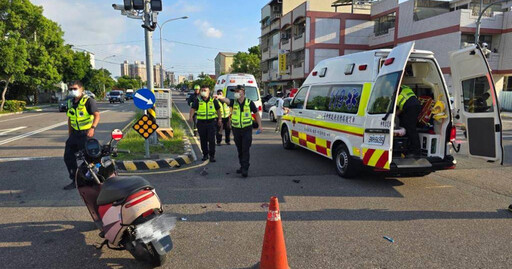 無照未成年騎士撞上救護車!3人輕傷送醫 肇事人家屬恐難逃罰單