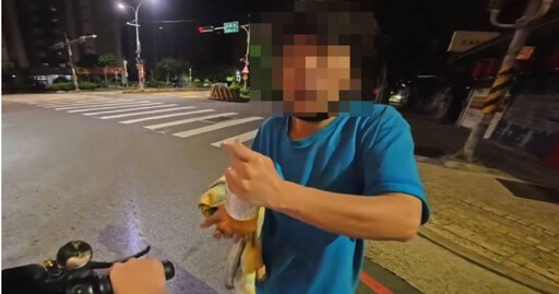 新竹阿姨凌晨4時路邊「求幫開瓶蓋」 男騎士秒拒!網2派吵翻