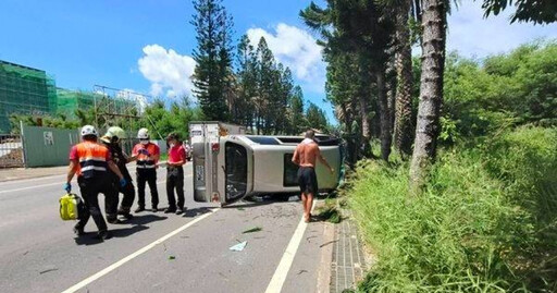 澎湖廂型車閃貓失控撞樹翻覆 3人傷1女受困獲救