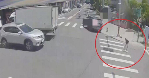 宜蘭學童闖紅燈狂奔險撞車 駕駛嚇壞怒喊:「你不怕我很怕!」