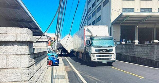 拖車勾斷電桿害千戶停電 5車受波及台電道歉了