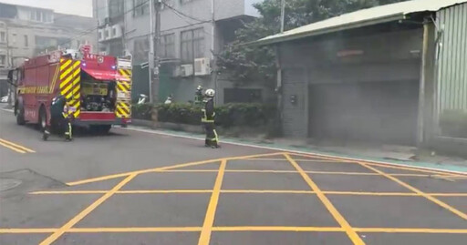 台中大雅區公所旁鐵皮屋起火 現場濃煙狂竄