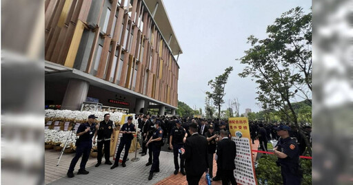 竹聯幫東堂幹部父親告別式800幫眾雲集 高世川現身警方百人維安