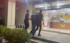 嚇！高雄街頭遊民大暴走 裸體攻擊夾娃娃機店2客人全被拍