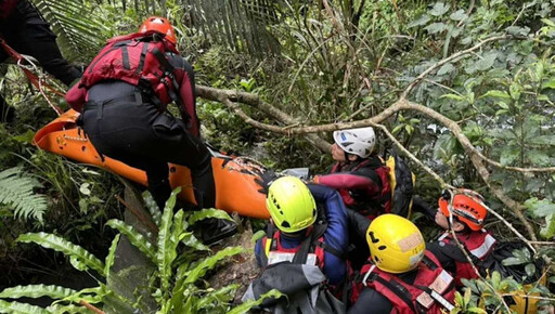新竹雙龍瀑布溯溪意外！ 45歲教練捲「翻滾流」溺水死亡