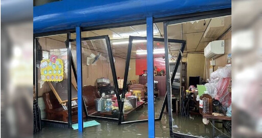 台南後壁豪雨積水大貨車浪花砸毀店家玻璃 夫妻傷重縫30針