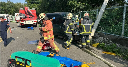 混凝土車猛撞箱型車跌山坡 1傷2命危搶救中