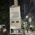 夜空驚現火光 新莊電箱起火爆炸瞬間全區停電