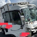 后里國道驚險追撞 小貨車頭凹陷駕駛受困脫險