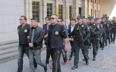 檢警拂曉出擊！疑小弟涉經營賭博網站 天道盟鐵霸等20多人被逮