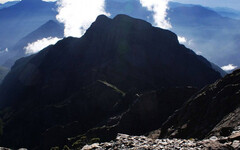 13縣市大雷雨警戒!女登山客攀玉山東峰遇雷擊 同行者緊急報案求援