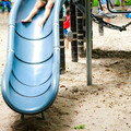阿公阿嬤公園脫褲激戰！家長跟小孩嚇壞 他辯「在聊天」下場慘了