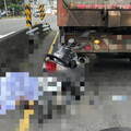 聯結車等紅燈 騎士「無減速猛撞」車頭炸裂當場死亡