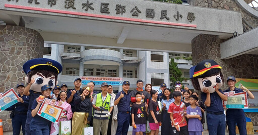 開學首日不馬虎！新北警化身護童使者 校園安全一把罩