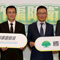 公私協力合作反詐 國泰人壽捐贈防詐桌遊推廣全民識詐教育