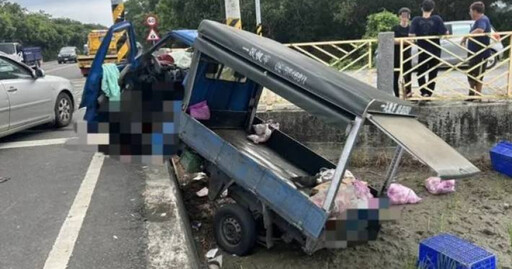 追尾後自撞電桿翻進田地 小貨車司機傷重不治亡