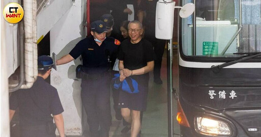 不用再和馬桶睡!柯文哲告別看守所 與家人相隔一年總算可團聚