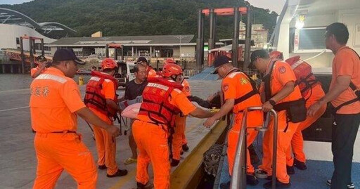 東莒女車禍傷重難送醫 海巡急馳夜海搶命成功
