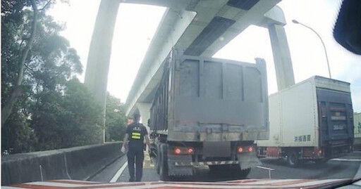 國道驚魂！聯結車假配合突逃逸 警拔槍喝令仍狂飆